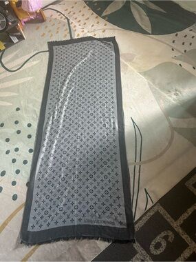 Louis Vuitton scarf